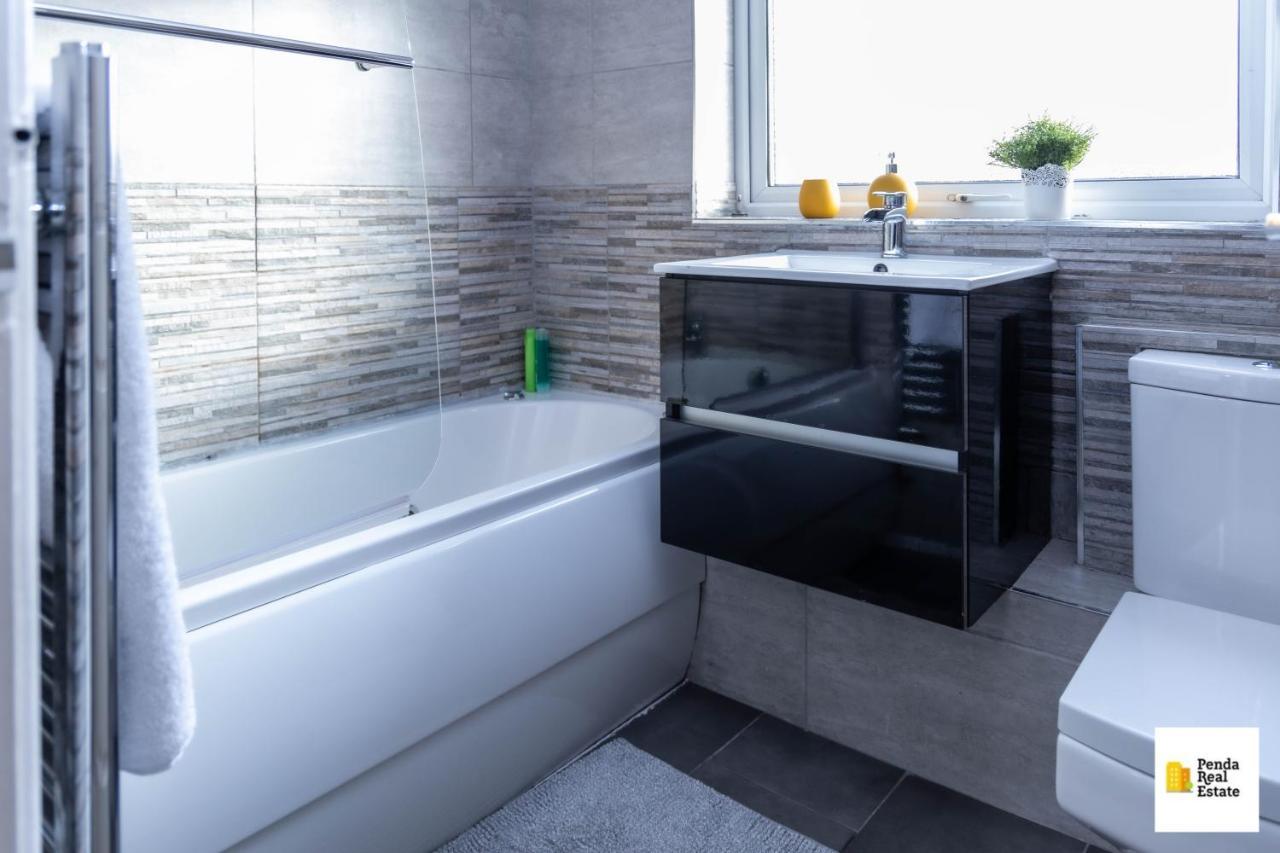 Penda Contractor And Leisure Guests Nottingham Villa Exterior photo
